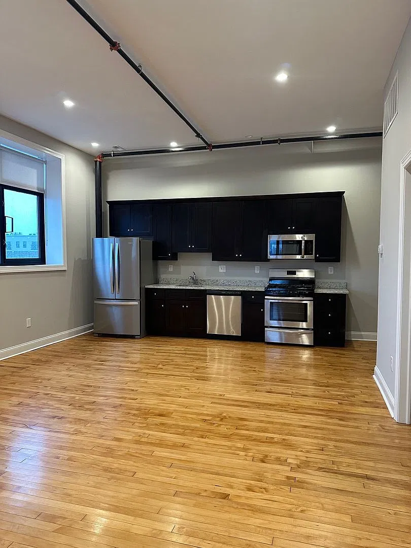 201 York Road — Photo 1