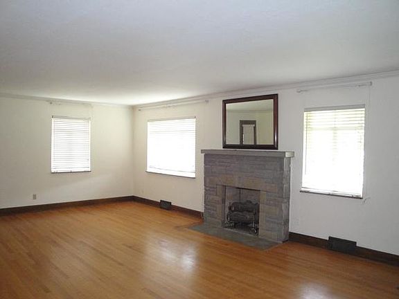 4th image of 153 Woodland Dr