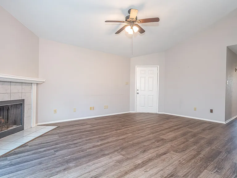 2911 Forest Creek Dr — Photo 10