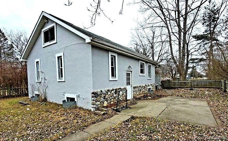 6336 Lapeer Rd Burton MI 48509 MLS 20230097108 Zillow