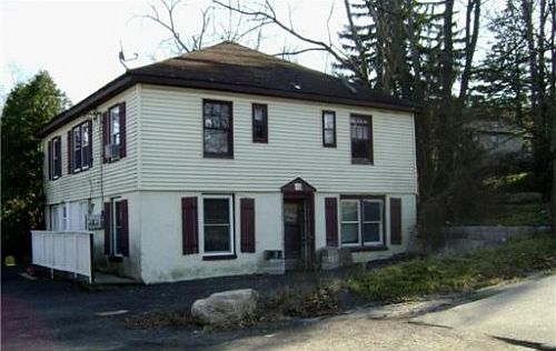 2nd image of 8 Castle Ct