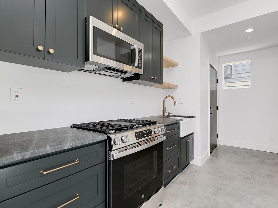 1st image of 3006 Suncrest Dr