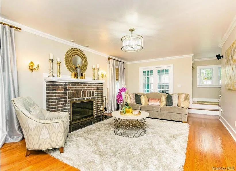 3 bed, 2.0 bath, 1850 sqft, $5,200 — Photo 2