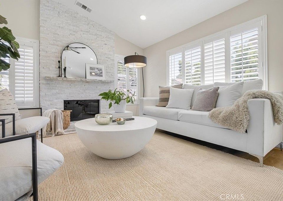 1st image of 6 Kendall Pl