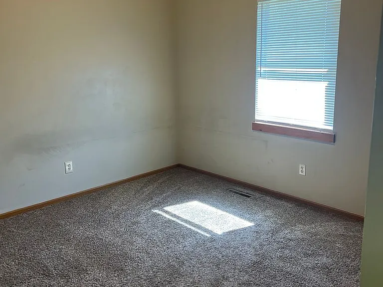 630-632 W Country Squire Ct — Photo 16