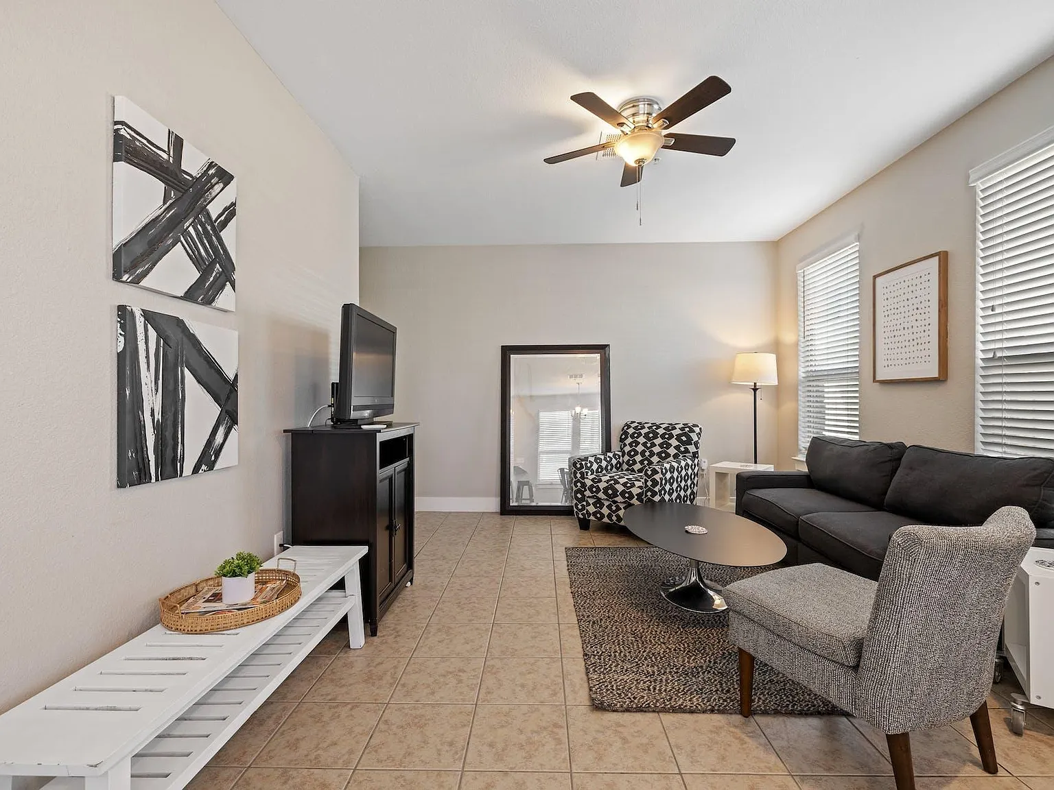 3 bed, 2.5 bath, 1184 sqft, $2,500 — Photo 2