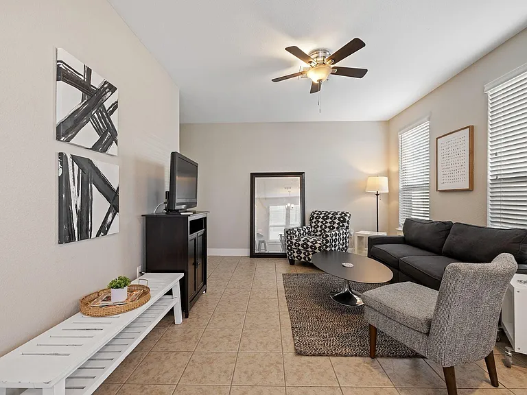 2215 Katy Ln #B — Photo 2