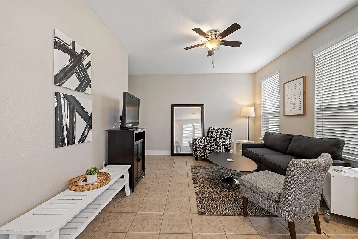 Building Photo - 2215 Katy Ln #B