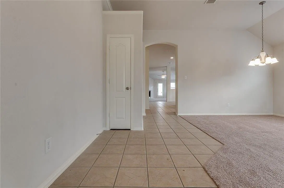 4 bed, 2.5 bath, 2110 sqft, $2,295 — Photo 2