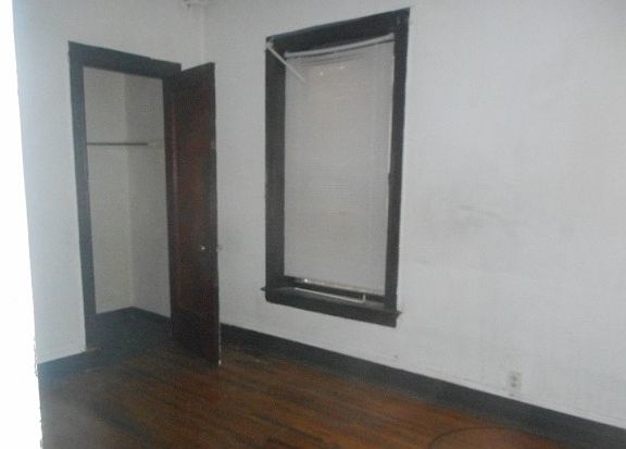 4th image of 4712 W Van Buren St