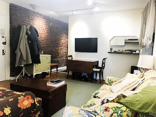 Rented by Town Residential | media 37