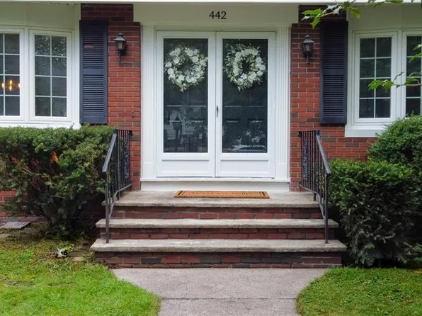 442 Eastview Ave, Somerset, MA 02726