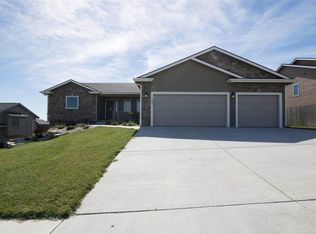 1033 Lobdell Dr, Manhattan, KS 66503