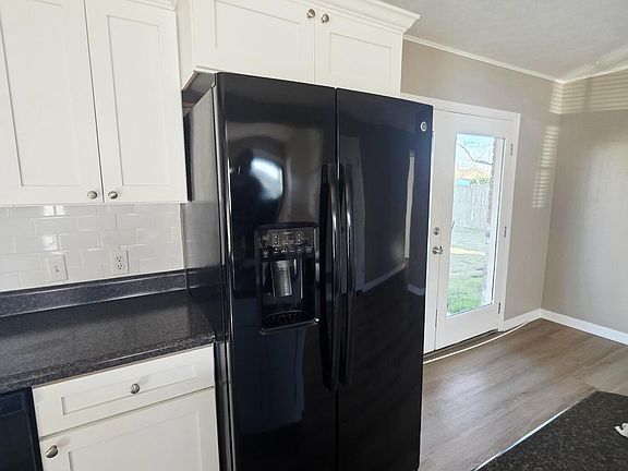 5th image of 103 S Charlene Dr