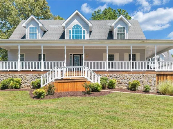 1157 Lakeland Pines Dr, Moneta, VA 24121