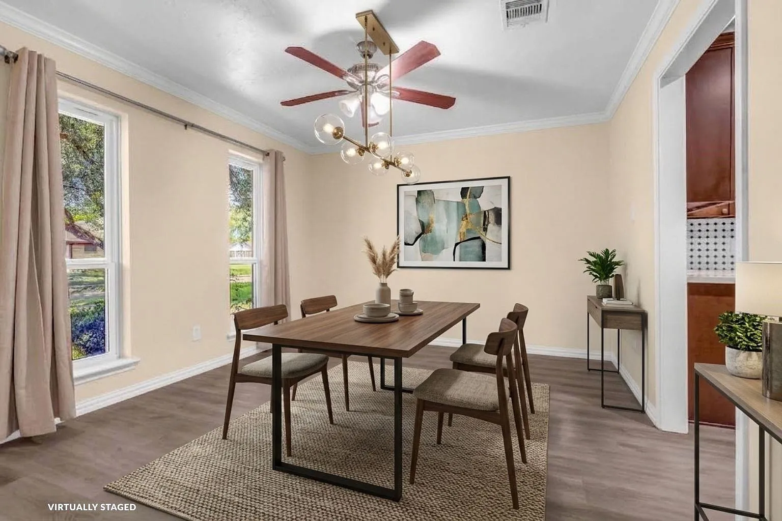 4 bed, 2.0 bath, 2104 sqft, $2,100 — Photo 4