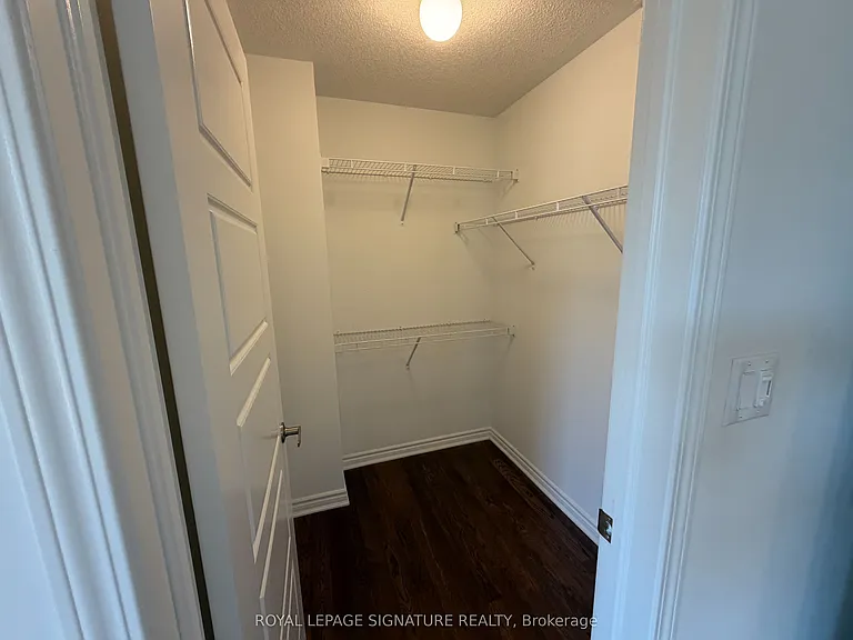 1392 William Halton Pkwy W — Photo 27