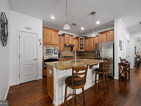 4th image of 5912 S Mills Manor Ct