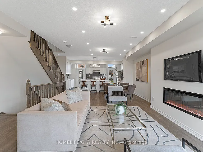 7 Holyrood Cres — Photo 14