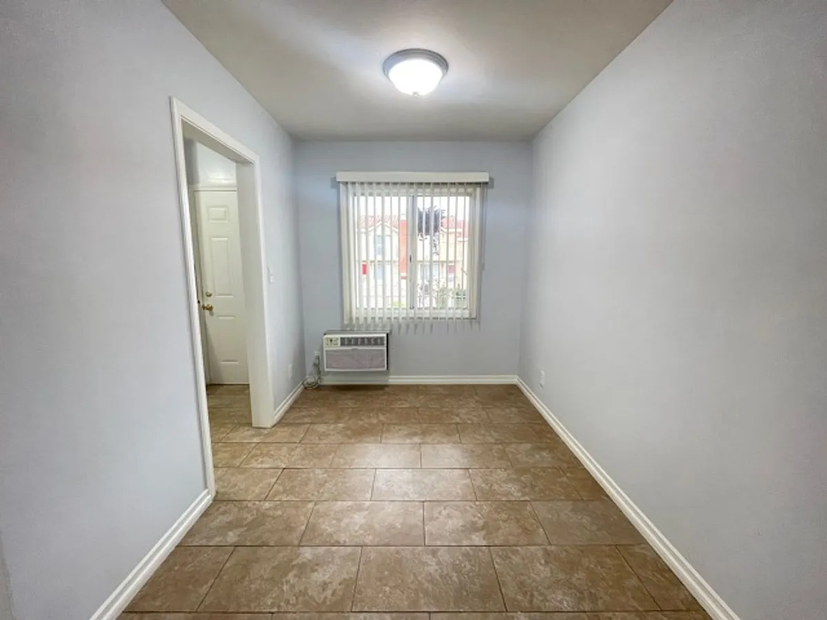 Building Photo - 9074 Huntington Dr