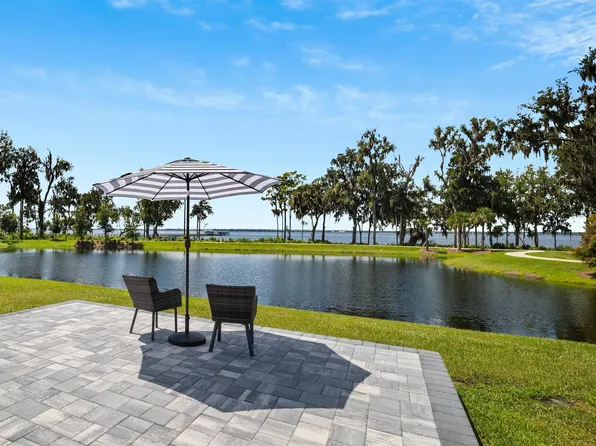 97 Oak Park Dr, Saint Johns, FL 32259