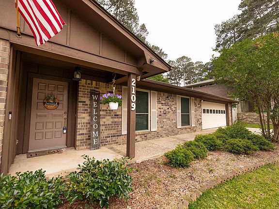 4th image of 2109 Pinewood Dr