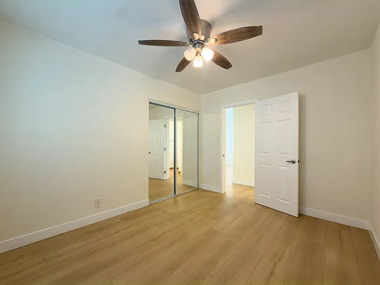 411 W Windsor Rd — Photo 12