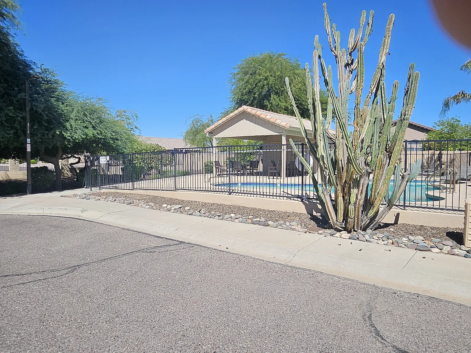 4 bed, 1618 sqft, $2,400 — Photo 2