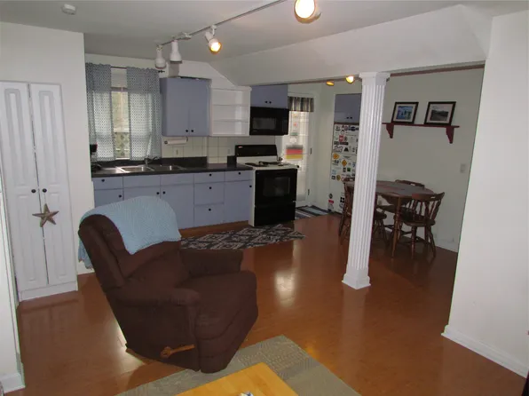 29 Sherwood Rd, Middletown, RI 02842