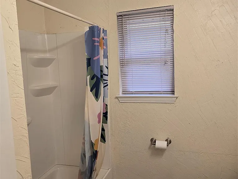 1421 Bryan Dr — Photo 17