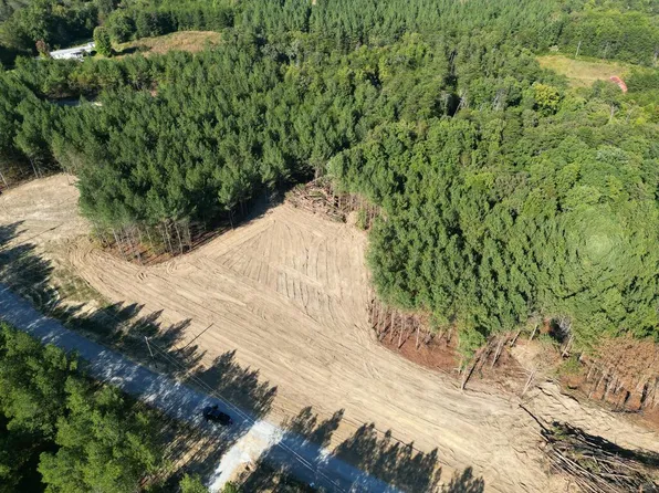 2 Freedom Ln, Crossville, TN 38572