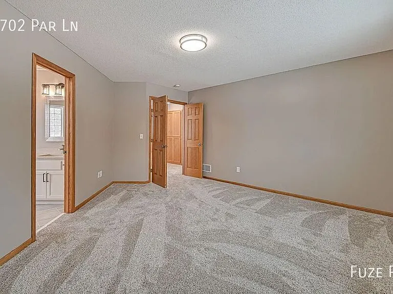 1702 Par Ln — Photo 32