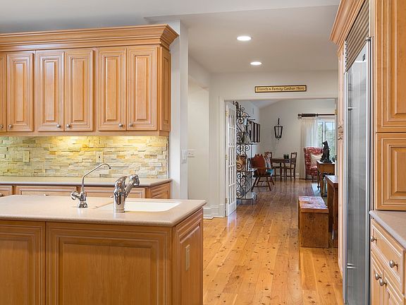 3rd image of 71 Bayfield Ln