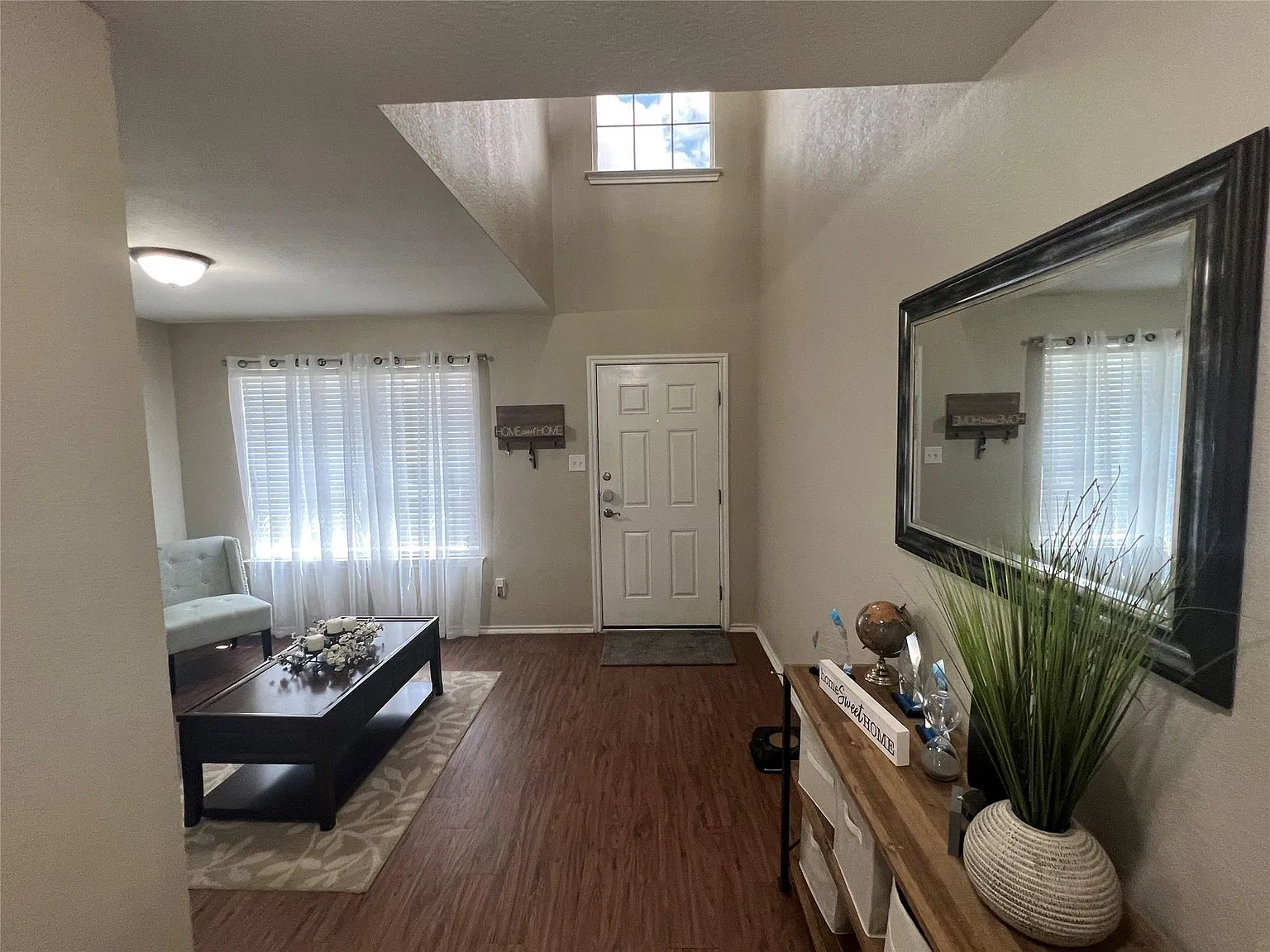 3 bed, 2.5 bath, 1888 sqft, $2,000 — Photo 2