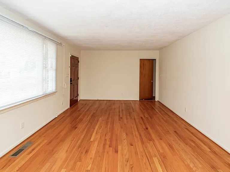 453 Wade Hampton Dr — Photo 13