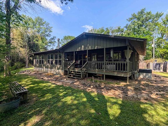 5th image of 279 River Dr