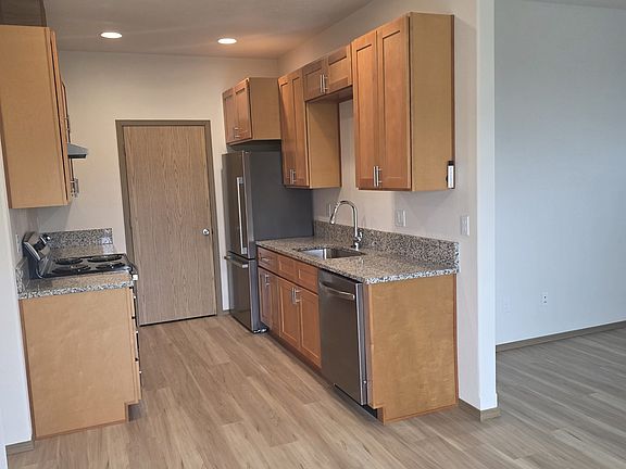 3rd image of 388 & 390 Clover St #388