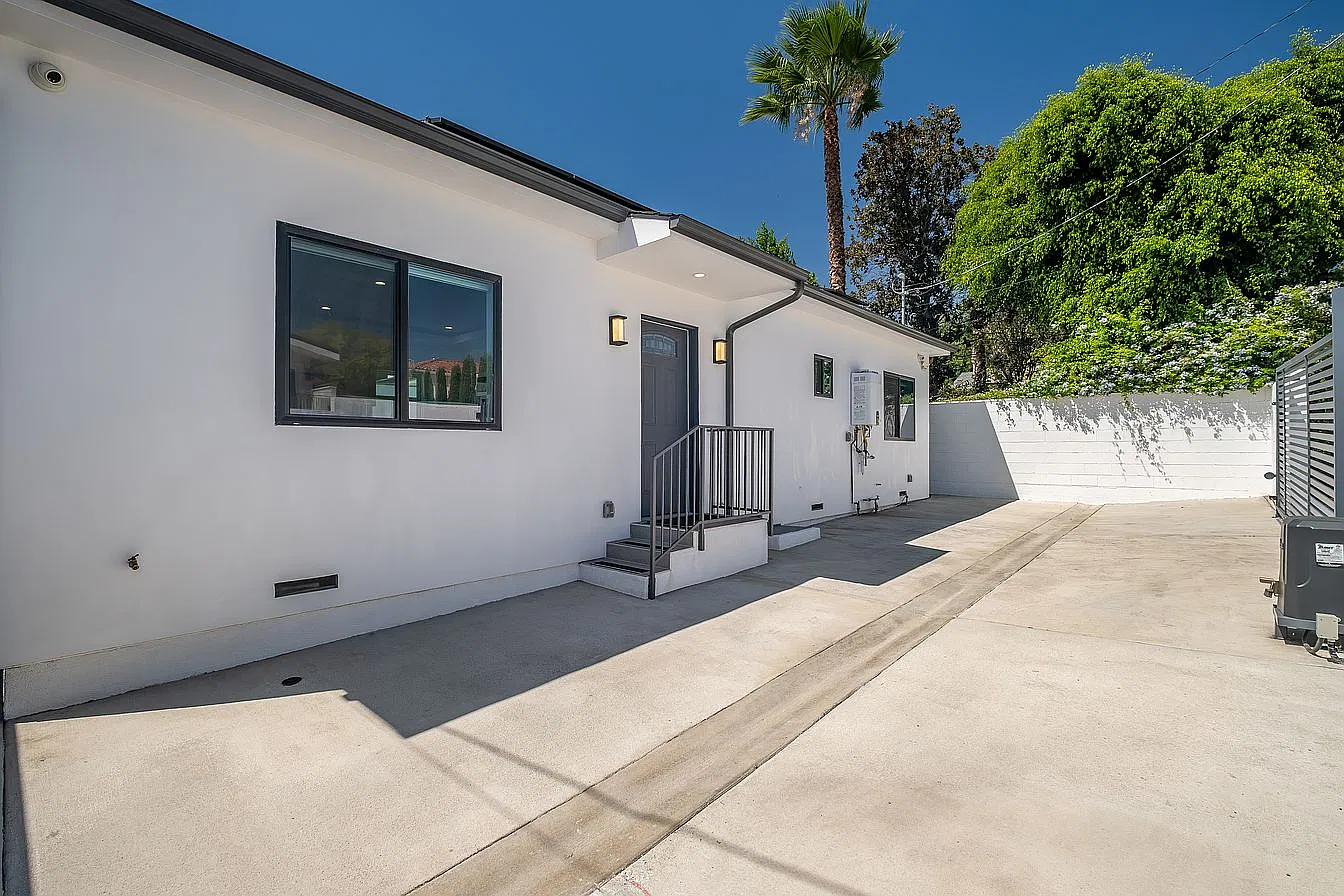 2 bed, 1000 sqft, $3,600 — Photo 1