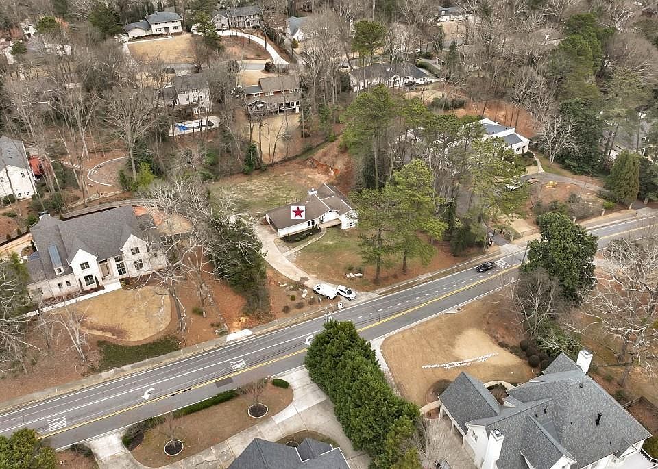 1st image of 905 Heards Ferry Rd