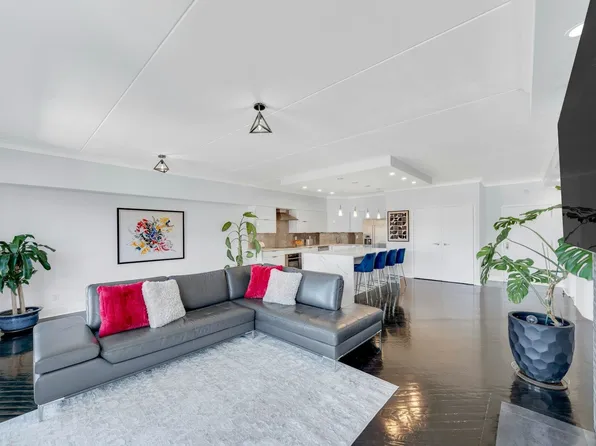 1077 River Road image 14 of 33