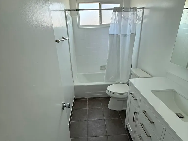 3410 Club Dr #9 — Photo 7