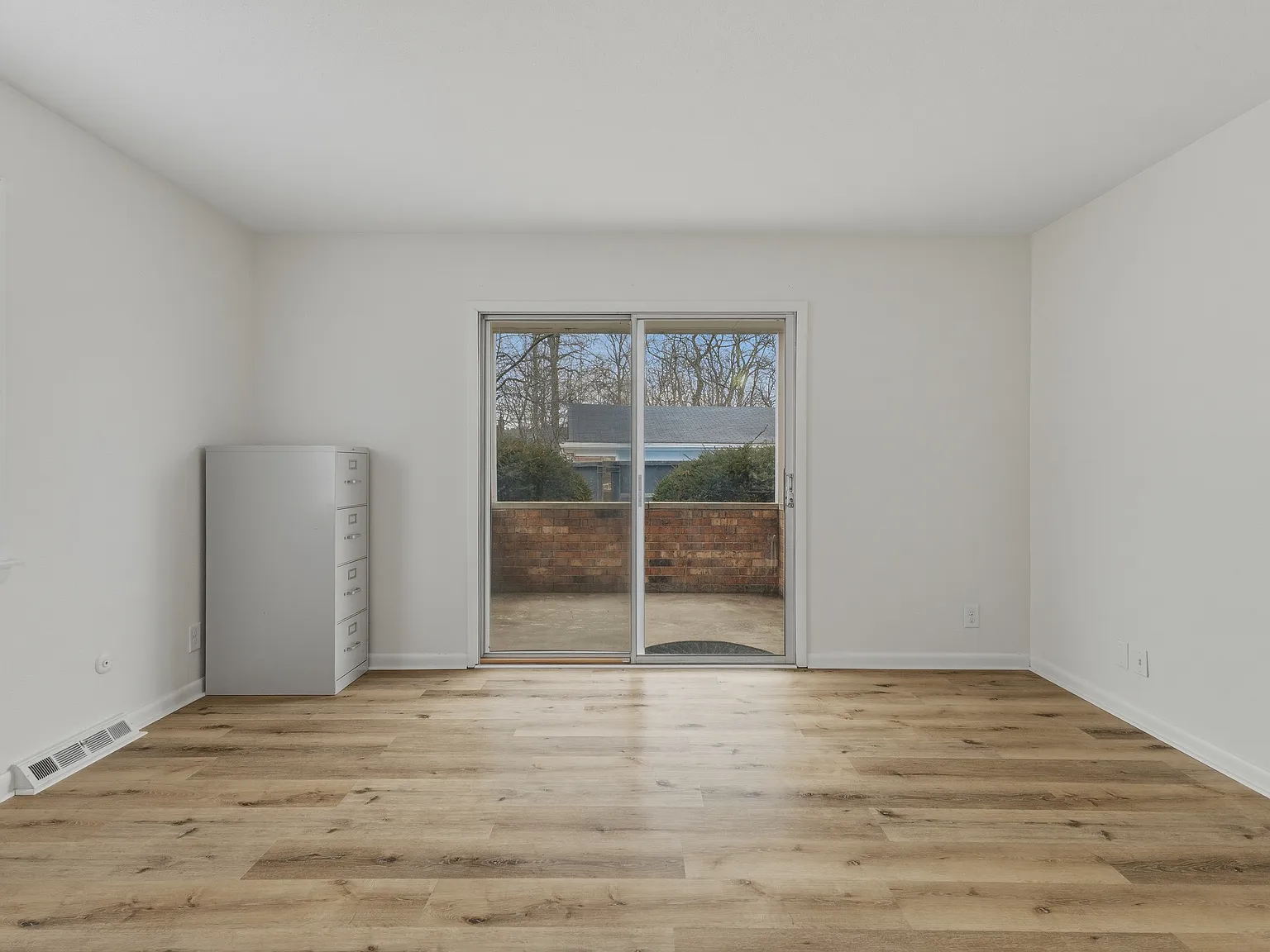 2 bed, 1.5 bath, 1050 sqft, $1,200 — Photo 4