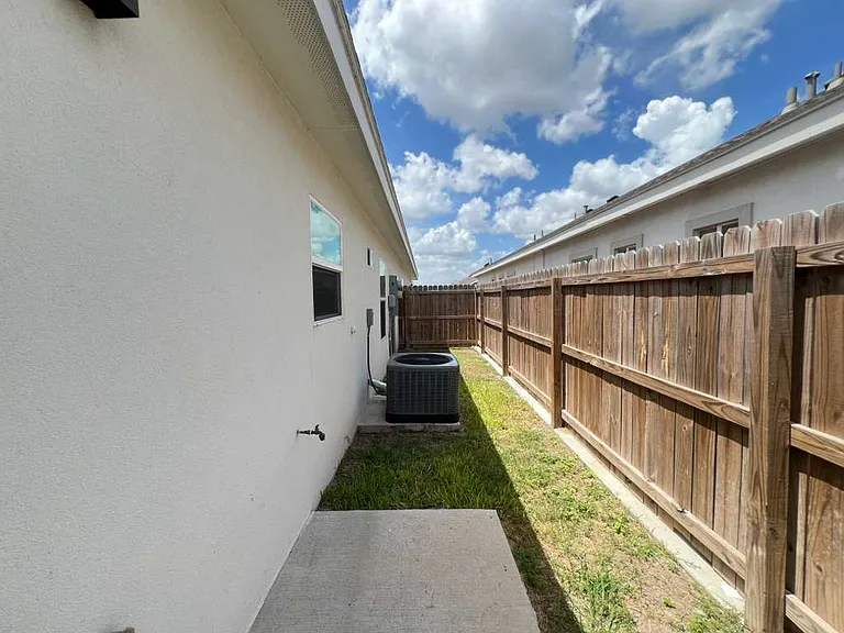5701 Swallow Ave #3 — Photo 8