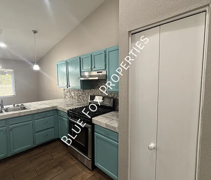 9825 N Camino Vado — Photo 2