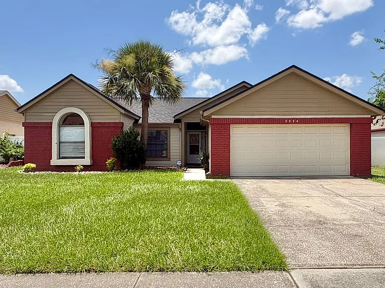 2224 Fairmont Cir — Photo 1