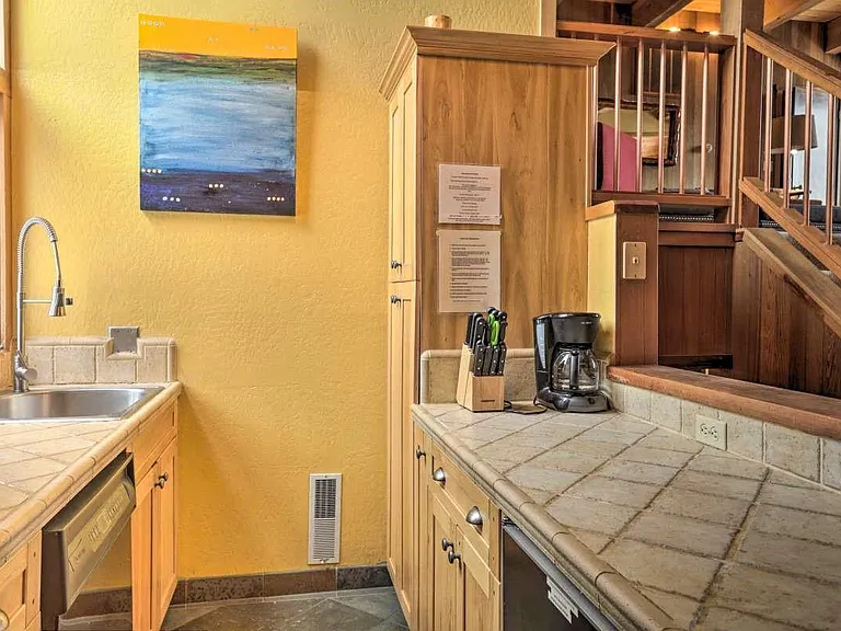 708 Clayton Way — Photo 13