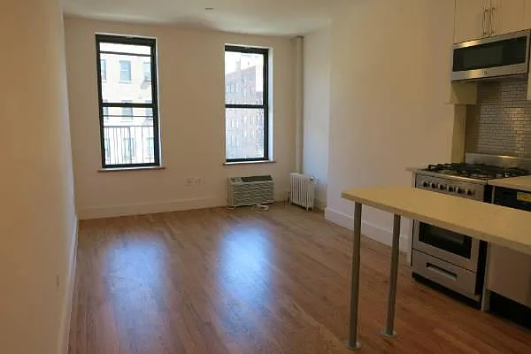 Rented by Manhattan Best Realty, Inc. | media 21