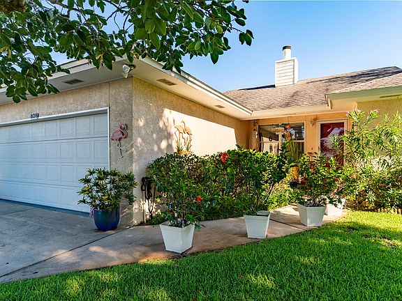 3rd image of 828 Tarpon Dr