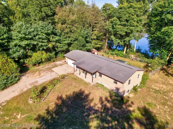 5155 Caine Rd, Vassar, MI 48768