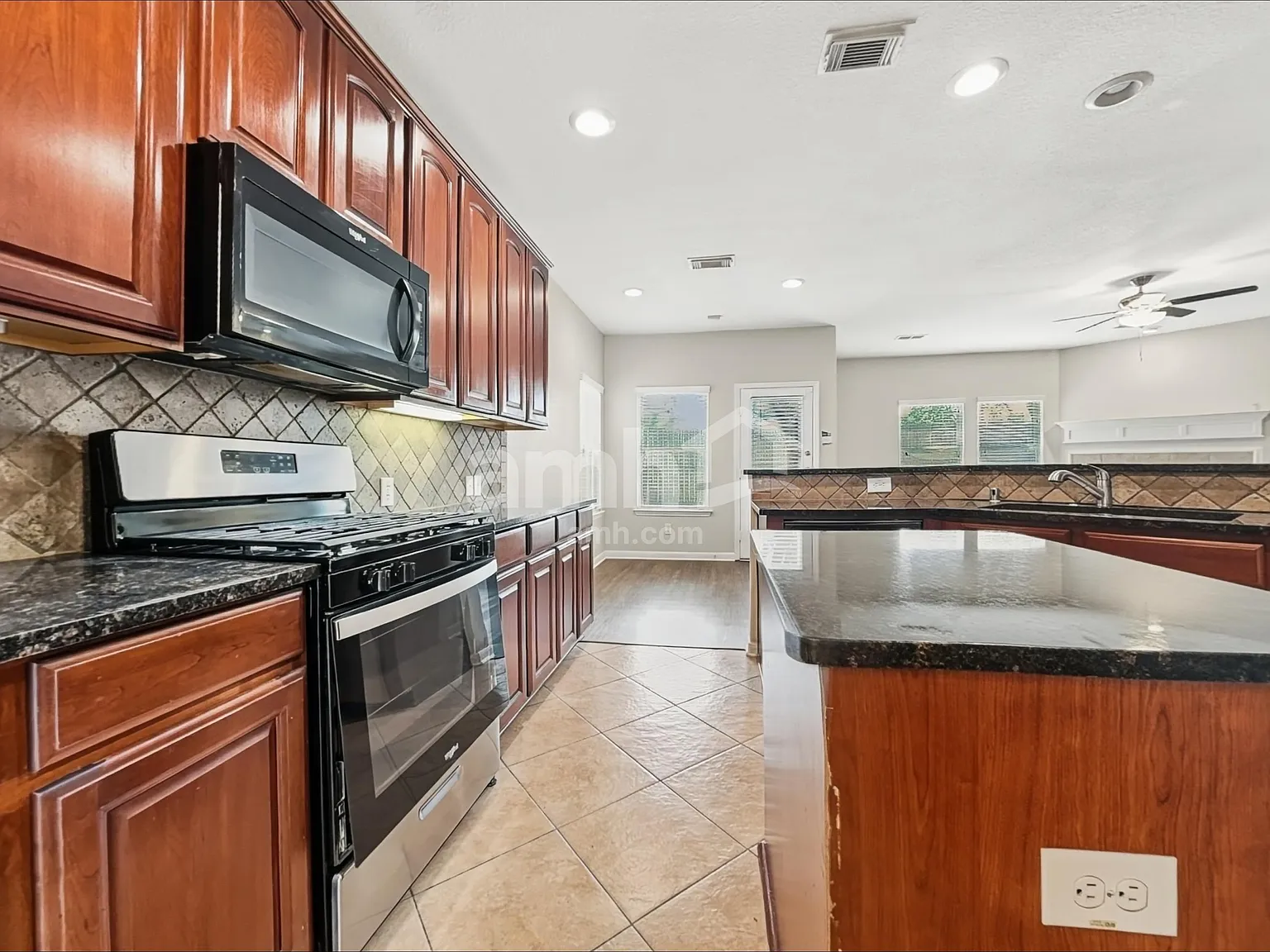 4 bed, 3.5 bath, 2697 sqft, $2,335 — Photo 3